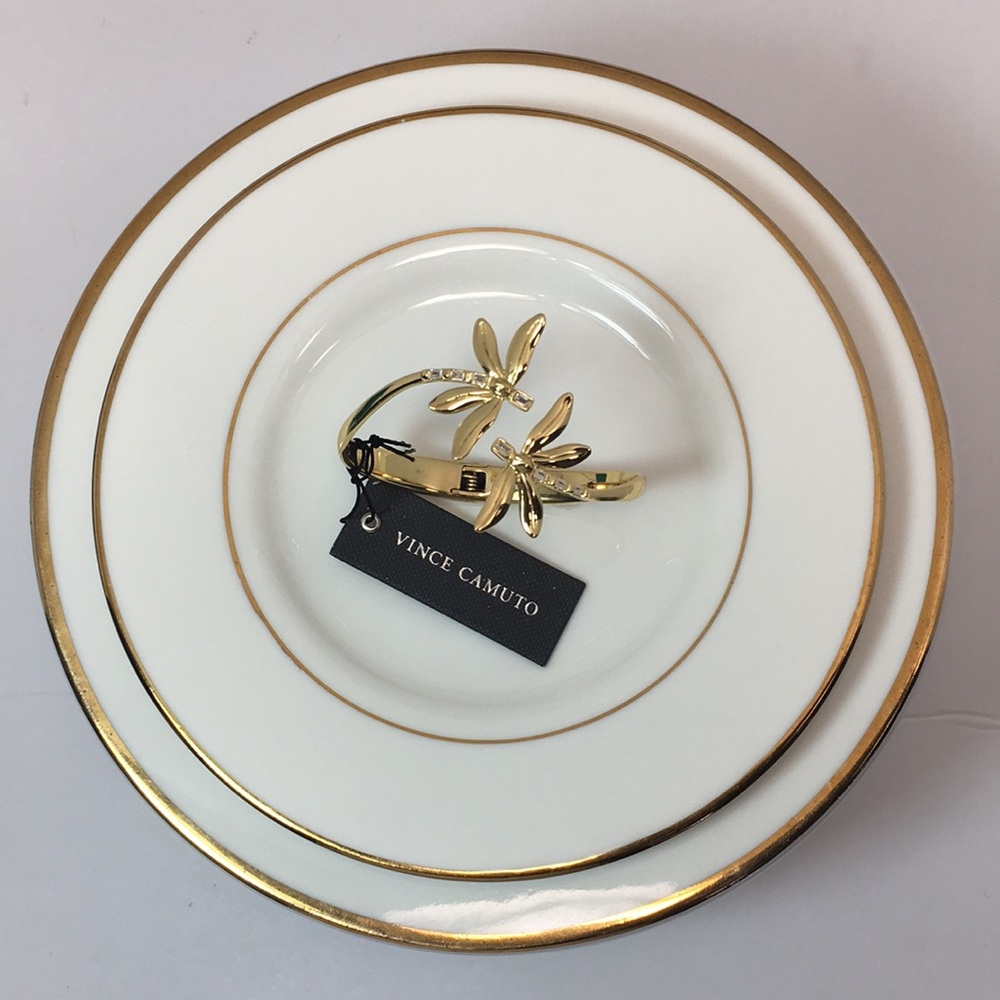 ✨VINCE CAMUTO✨GOLD DRAGONFLY BRACELET W RHINESTONE